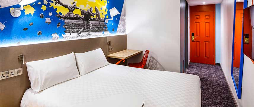 Manchester Portland  by Sunday Queen Room